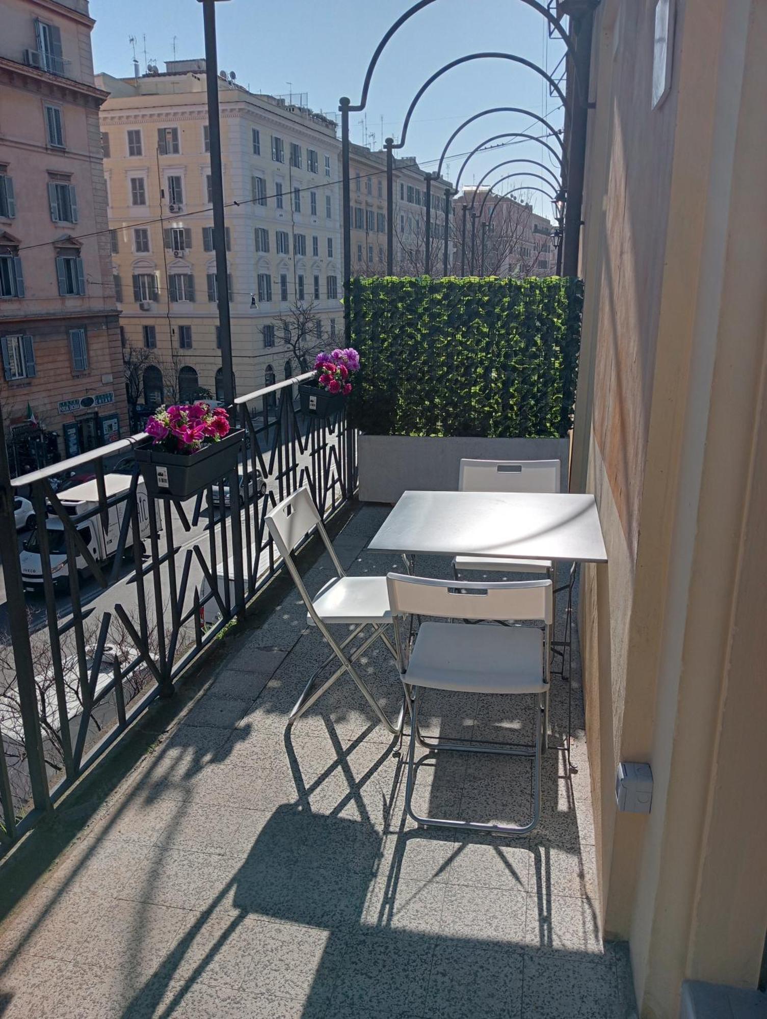Vatican Home With Balcony ローマ エクステリア 写真